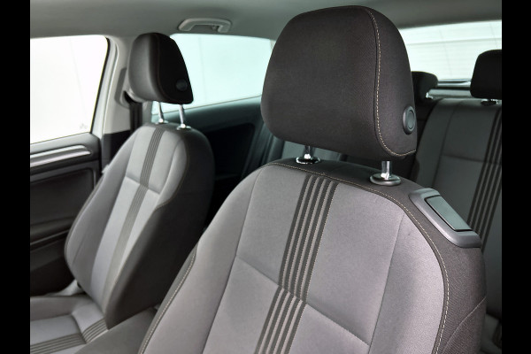 Volkswagen Golf 1.2 TSI Trendline / Navi / Cruise / Lmv 16" / Apple Car Play / Park pilot / Privacy Glass / Stoelverw. / Apk 03-2026