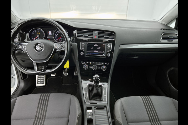 Volkswagen Golf 1.2 TSI Trendline / Navi / Cruise / Lmv 16" / Apple Car Play / Park pilot / Privacy Glass / Stoelverw. / Apk 03-2026