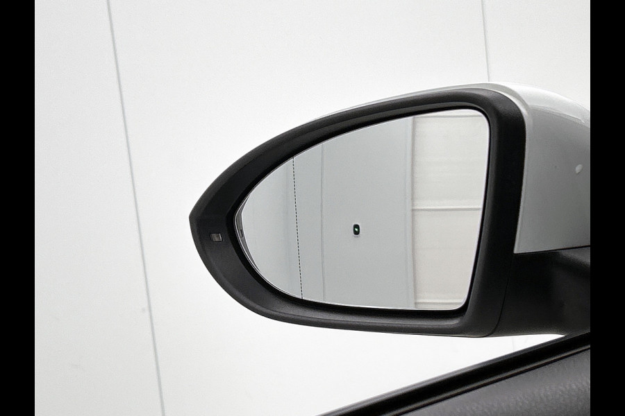 Volkswagen Golf 1.2 TSI Trendline / Navi / Cruise / Lmv 16" / Apple Car Play / Park pilot / Privacy Glass / Stoelverw. / Apk 03-2026