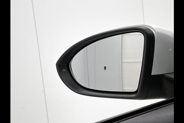 Volkswagen Golf 1.2 TSI Trendline / Navi / Cruise / Lmv 16" / Apple Car Play / Park pilot / Privacy Glass / Stoelverw. / Apk 03-2026