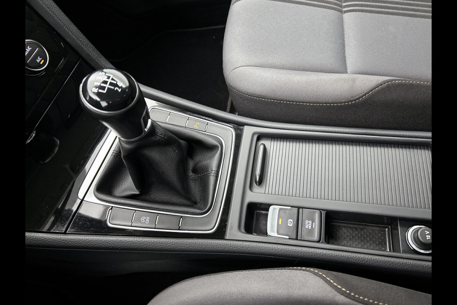 Volkswagen Golf 1.2 TSI Trendline / Navi / Cruise / Lmv 16" / Apple Car Play / Park pilot / Privacy Glass / Stoelverw. / Apk 03-2026