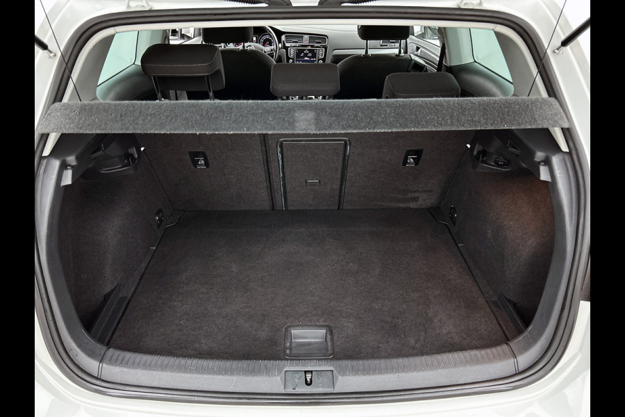 Volkswagen Golf 1.2 TSI Trendline / Navi / Cruise / Lmv 16" / Apple Car Play / Park pilot / Privacy Glass / Stoelverw. / Apk 03-2026