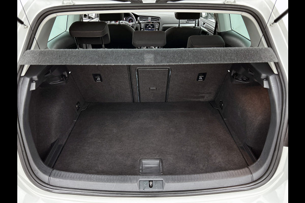 Volkswagen Golf 1.2 TSI Trendline / Navi / Cruise / Lmv 16" / Apple Car Play / Park pilot / Privacy Glass / Stoelverw. / Apk 03-2026