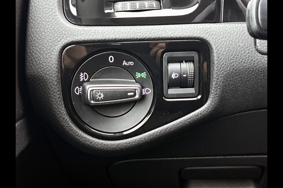 Volkswagen Golf 1.2 TSI Trendline / Navi / Cruise / Lmv 16" / Apple Car Play / Park pilot / Privacy Glass / Stoelverw. / Apk 03-2026