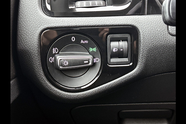 Volkswagen Golf 1.2 TSI Trendline / Navi / Cruise / Lmv 16" / Apple Car Play / Park pilot / Privacy Glass / Stoelverw. / Apk 03-2026