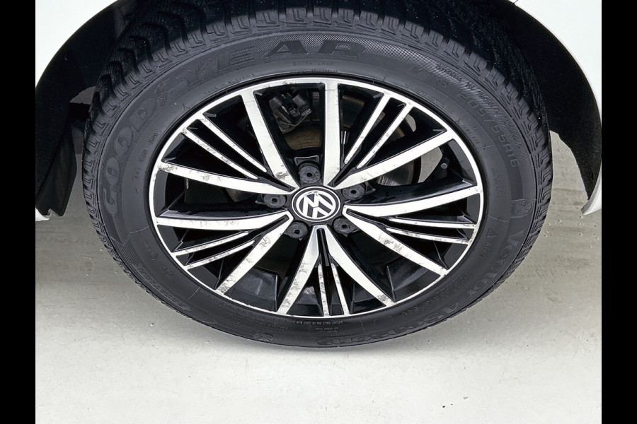 Volkswagen Golf 1.2 TSI Trendline / Navi / Cruise / Lmv 16" / Apple Car Play / Park pilot / Privacy Glass / Stoelverw. / Apk 03-2026