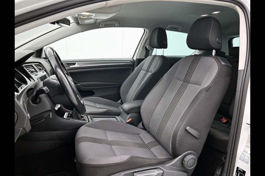 Volkswagen Golf 1.2 TSI Trendline / Navi / Cruise / Lmv 16" / Apple Car Play / Park pilot / Privacy Glass / Stoelverw. / Apk 03-2026