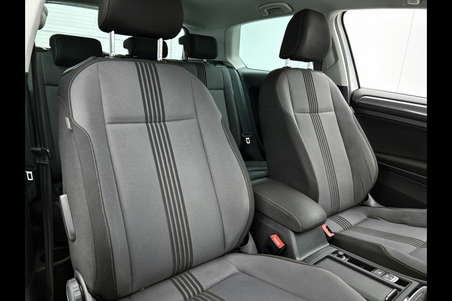 Volkswagen Golf 1.2 TSI Trendline / Navi / Cruise / Lmv 16" / Apple Car Play / Park pilot / Privacy Glass / Stoelverw. / Apk 03-2026