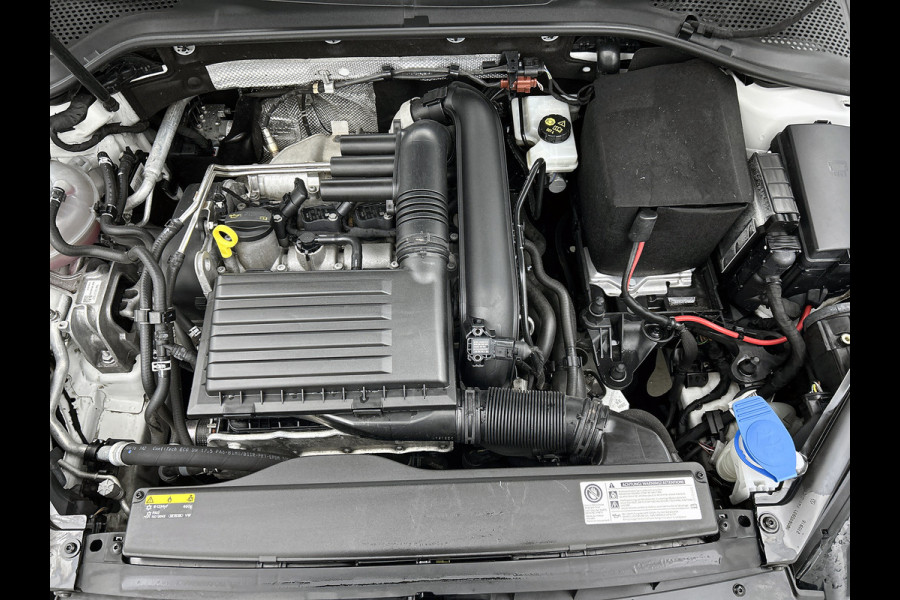 Volkswagen Golf 1.2 TSI Trendline / Navi / Cruise / Lmv 16" / Apple Car Play / Park pilot / Privacy Glass / Stoelverw. / Apk 03-2026