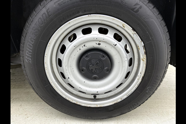 Peugeot Partner 1.2 Benzine 111PK Euro6 *Distributie bij 68Dkm. vervangen* Premium / Airco / Navigatie / Schuifdeur Re./ Radio multimedia / Apk 08-2027