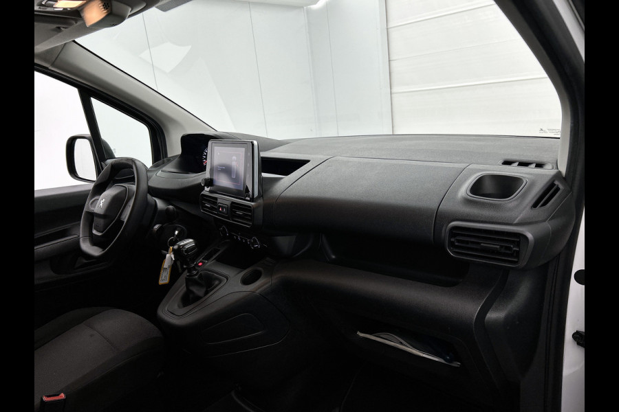 Peugeot Partner 1.2 Benzine 111PK Euro6 *Distributie bij 66Dkm.vervangen* Premium / Airco / Navigatie / Schuifdeur Re./ Radio multimedia / Apk 07-2027