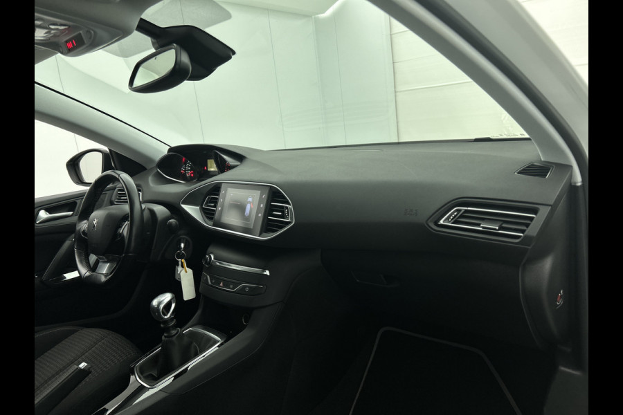 Peugeot 308 SW 1.2 111PK PureTech Active * Distributie vv bij 85Dkm.* / Trekhaak / Navigatie / Airco-ecc./ Pdc./ Radio multimedia / / Apk 02-2028