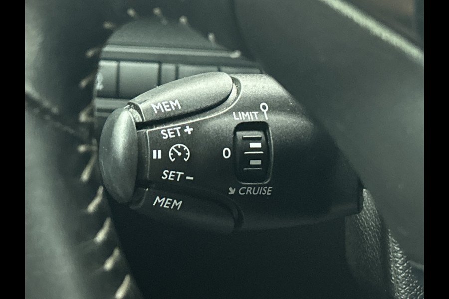 Peugeot 308 SW 1.2 111PK PureTech Active * Distributie vv bij 85Dkm.* / Trekhaak / Navigatie / Airco-ecc./ Pdc./ Radio multimedia / / Apk 02-2028