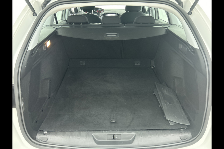 Peugeot 308 SW 1.2 111PK PureTech Active * Distributie vv bij 85Dkm.* / Trekhaak / Navigatie / Airco-ecc./ Pdc./ Radio multimedia / / Apk 02-2028