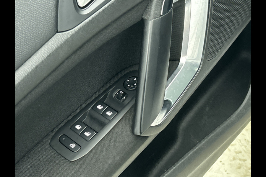 Peugeot 308 SW 1.2 111PK PureTech Active * Distributie vv bij 85Dkm.* / Trekhaak / Navigatie / Airco-ecc./ Pdc./ Radio multimedia / / Apk 02-2028