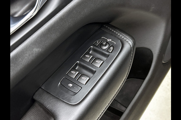 Volvo XC60 2.0 T6 250KW AWD hybrid Inscription / Panoramadak / Trekhaak / Leder lux./Stuur-Stoelverw / Pdc+camera / Audio & Park Ass./ Lighting / Apk 06-2027
