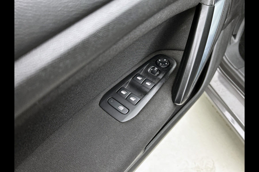 Peugeot 308 1.5 HDi 131PK 5Drs. Executive / Panoramadak / Distributie vv. 122Dkm. / Cruise-ctr. / Navigatie / Apk 05-2026