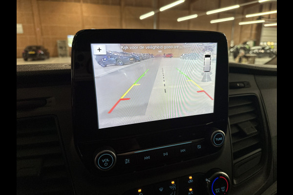 Ford Transit Custom 340 2.0 TDCI Automaat Euro6 131PK H2 Trend 3Pers. *ideaal voor Camper* Navigatie / Pdc./ Airco / Safety&Comfort pack / Driver assist / Stoelverwarming / Distributie vv.bij 36.126 KM / / Apk 11-2026