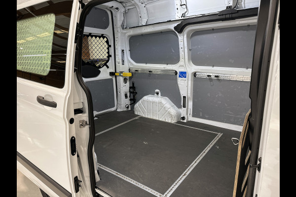 Ford Transit Custom 340 2.0 TDCI Automaat Euro6 131PK H2 Trend 3Pers. *ideaal voor Camper* Navigatie / Pdc./ Airco / Safety&Comfort pack / Driver assist / Stoelverwarming / Distributie vv.bij 36.126 KM / / Apk 11-2026