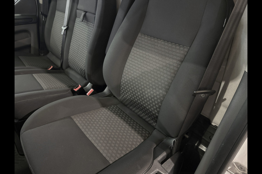 Ford Transit Custom 340 2.0 TDCI Automaat Euro6 131PK H2 Trend 3Pers. *ideaal voor Camper* Navigatie / Pdc./ Airco / Safety&Comfort pack / Driver assist / Stoelverwarming / Distributie vv.bij 36.126 KM / / Apk 11-2026