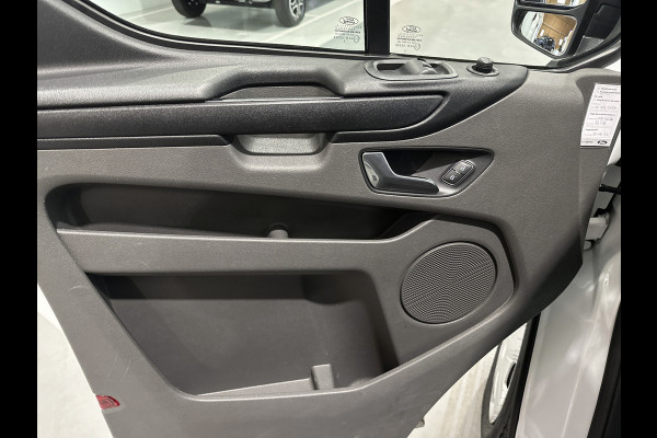 Ford Transit Custom 340 2.0 TDCI Automaat Euro6 131PK H2 Trend 3Pers. *ideaal voor Camper* Navigatie / Pdc./ Airco / Safety&Comfort pack / Driver assist / Stoelverwarming / Distributie vv.bij 36.126 KM / / Apk 11-2026