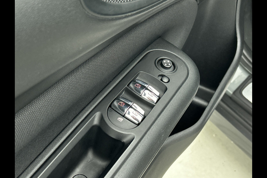 MINI Clubman 2.0D 150PK Cooper Business Edition / Airco-ecc./ Stoelverwarming / Navigatie / Trekhaak / Dab / Pdc. A / Radio multimedia / Apk 04-2026