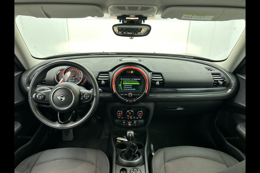 MINI Clubman 2.0D 150PK Cooper Business Edition / Airco-ecc./ Stoelverwarming / Navigatie / Trekhaak / Dab / Pdc. A / Radio multimedia / Apk 04-2026