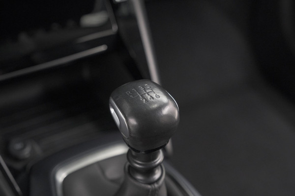 Peugeot 2008 PureTech 130 Allure | Trekhaak | Camera | Stoelverwarming | Adaptieve Cruise Control