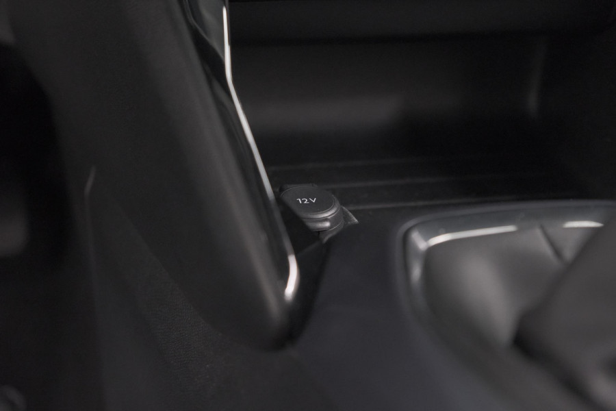 Peugeot 2008 PureTech 130 Allure | Trekhaak | Camera | Stoelverwarming | Adaptieve Cruise Control
