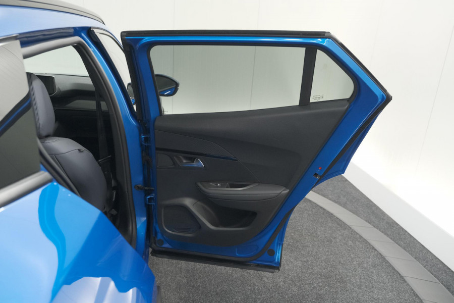 Peugeot 2008 PureTech 130 Allure | Trekhaak | Camera | Stoelverwarming | Adaptieve Cruise Control