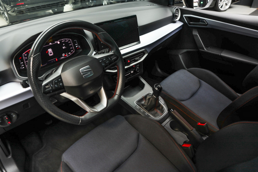 Seat Ibiza 1.0 TSI FR Navi Climate C. Virtual Camera Carplay PDC Zwarte binnenhemel LED LM velgen BTW auto