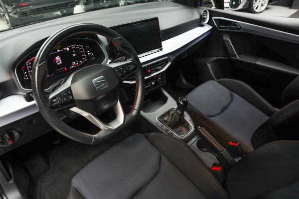 Seat Ibiza 1.0 TSI FR Navi Climate C. Virtual Camera Carplay PDC Zwarte binnenhemel LED LM velgen BTW auto