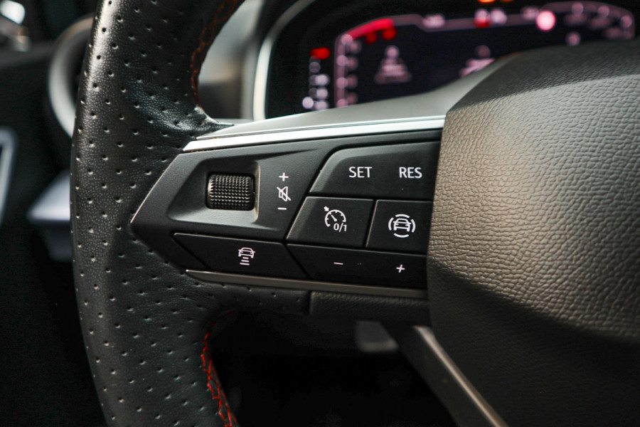 Seat Ibiza 1.0 TSI FR Navi Climate C. Virtual Camera Carplay PDC Zwarte binnenhemel LED LM velgen BTW auto