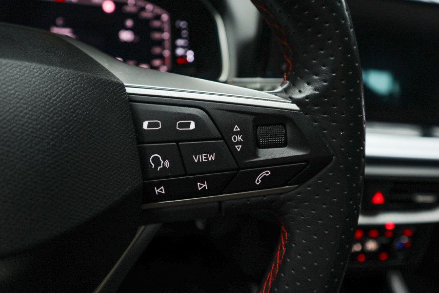 Seat Ibiza 1.0 TSI FR Navi Climate C. Virtual Camera Carplay PDC Zwarte binnenhemel LED LM velgen BTW auto