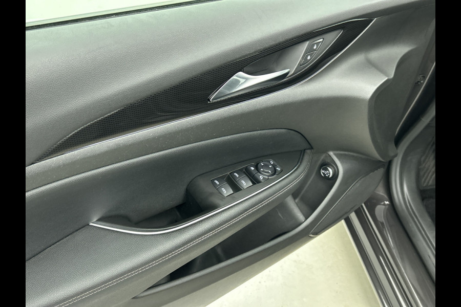 Opel Insignia Sports Tourer 1.5 CDTI 123PK Business Elegance / Leder / Trekhaak / Camera / Stoel-Stuurverwarming / Xenon / Airco-ecc. / Apk 01-2026