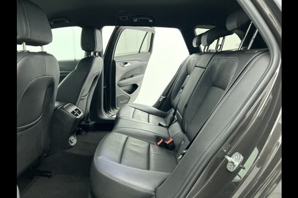 Opel Insignia Sports Tourer 1.5 CDTI 123PK Business Elegance / Leder / Trekhaak / Camera / Stoel-Stuurverwarming / Xenon / Airco-ecc. / Apk 01-2026