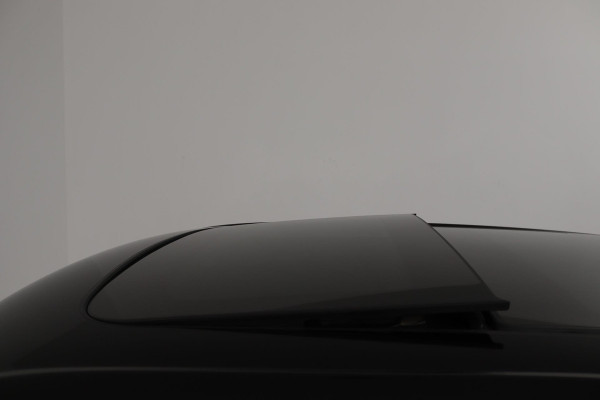 MINI Mini 1.5 Cooper Dalston Edition (PANORAMADAK, JCW PAKKET, STOELVERWARMING, HARMAN KARDON, SFEERVERLICHTING, CARPLAY, NAVI)