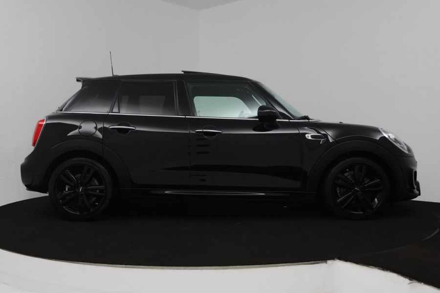 MINI Mini 1.5 Cooper Dalston Edition (PANORAMADAK, JCW PAKKET, STOELVERWARMING, HARMAN KARDON, SFEERVERLICHTING, CARPLAY, NAVI)