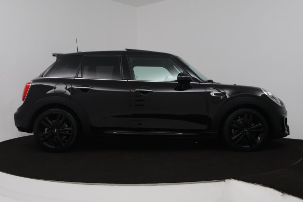 MINI Mini 1.5 Cooper Dalston Edition (PANORAMADAK, JCW PAKKET, STOELVERWARMING, HARMAN KARDON, SFEERVERLICHTING, CARPLAY, NAVI)