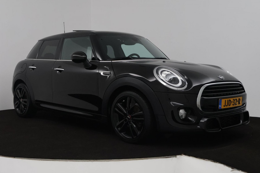 MINI Mini 1.5 Cooper Dalston Edition (PANORAMADAK, JCW PAKKET, STOELVERWARMING, HARMAN KARDON, SFEERVERLICHTING, CARPLAY, NAVI)