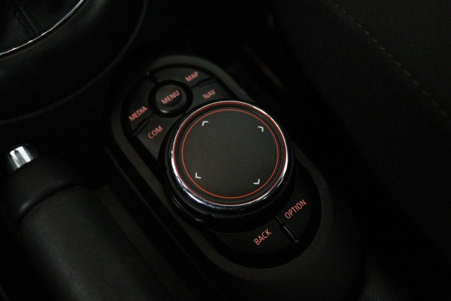MINI Mini 1.5 Cooper Dalston Edition (PANORAMADAK, JCW PAKKET, STOELVERWARMING, HARMAN KARDON, SFEERVERLICHTING, CARPLAY, NAVI)