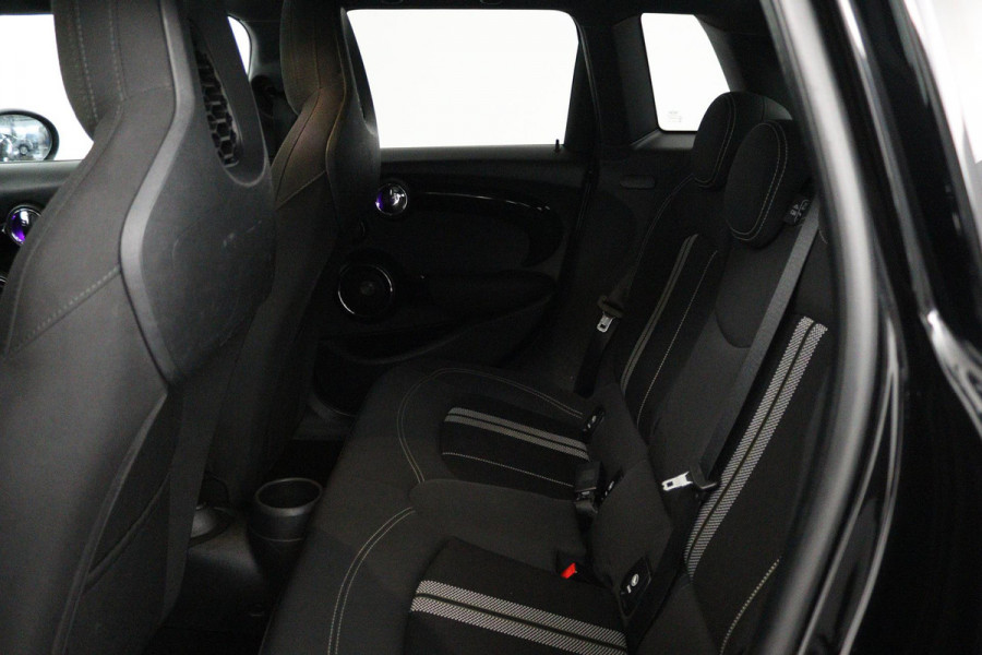 MINI Mini 1.5 Cooper Dalston Edition (PANORAMADAK, JCW PAKKET, STOELVERWARMING, HARMAN KARDON, SFEERVERLICHTING, CARPLAY, NAVI)