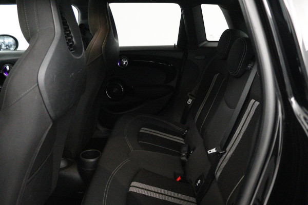 MINI Mini 1.5 Cooper Dalston Edition (PANORAMADAK, JCW PAKKET, STOELVERWARMING, HARMAN KARDON, SFEERVERLICHTING, CARPLAY, NAVI)
