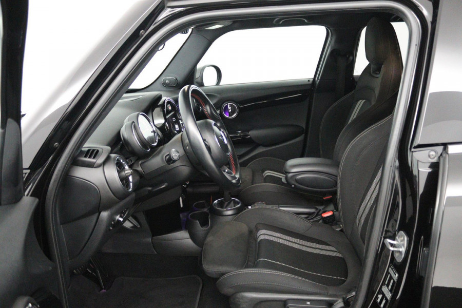 MINI Mini 1.5 Cooper Dalston Edition (PANORAMADAK, JCW PAKKET, STOELVERWARMING, HARMAN KARDON, SFEERVERLICHTING, CARPLAY, NAVI)