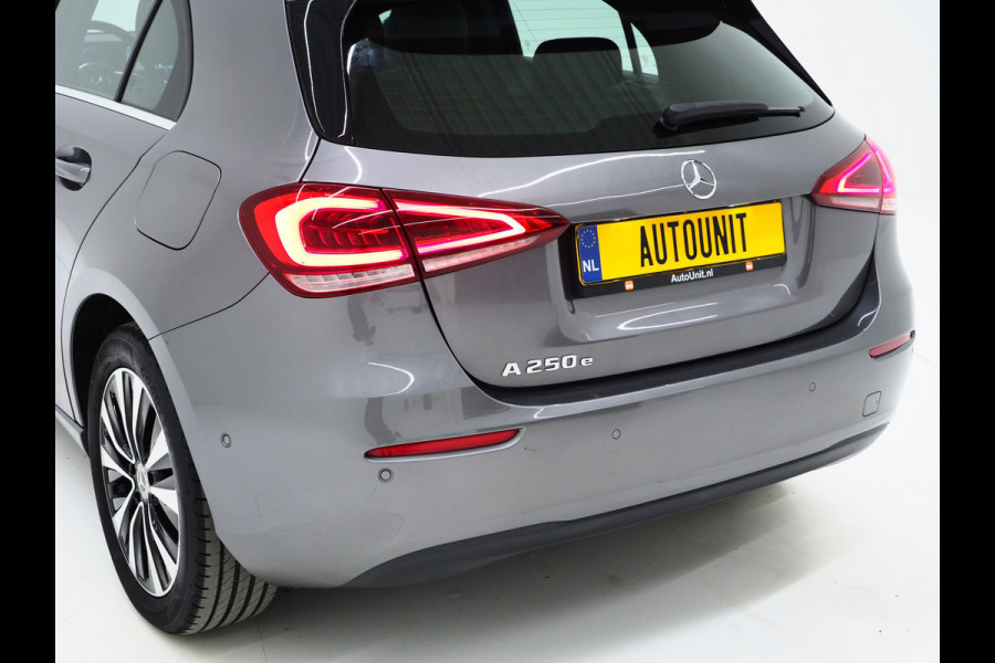 Mercedes-Benz A-Klasse 250 e Panamericana | Panoramadak | Widescreen | Camera | Leder | Zwarte Hemel | Cruise | DAB