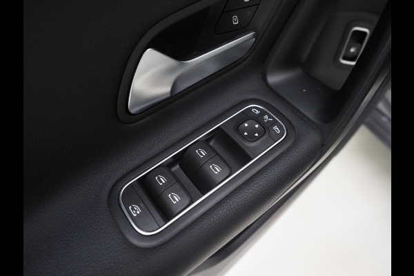 Mercedes-Benz A-Klasse 250 e Panamericana | Panoramadak | Widescreen | Camera | Leder | Zwarte Hemel | Cruise | DAB