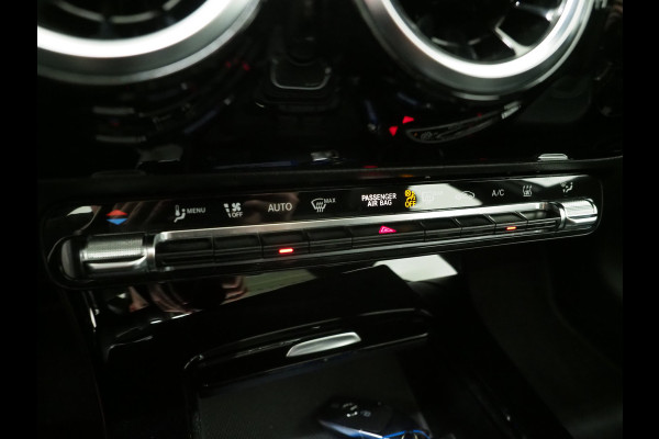 Mercedes-Benz A-Klasse 250 e Panamericana | Panoramadak | Widescreen | Camera | Leder | Zwarte Hemel | Cruise | DAB