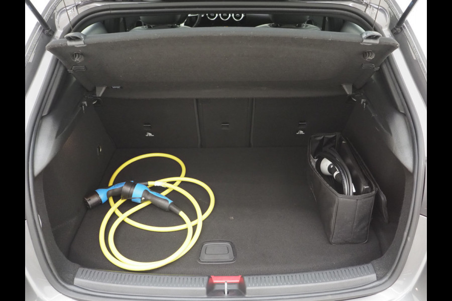 Mercedes-Benz A-Klasse 250 e Panamericana | Panoramadak | Widescreen | Camera | Leder | Zwarte Hemel | Cruise | DAB