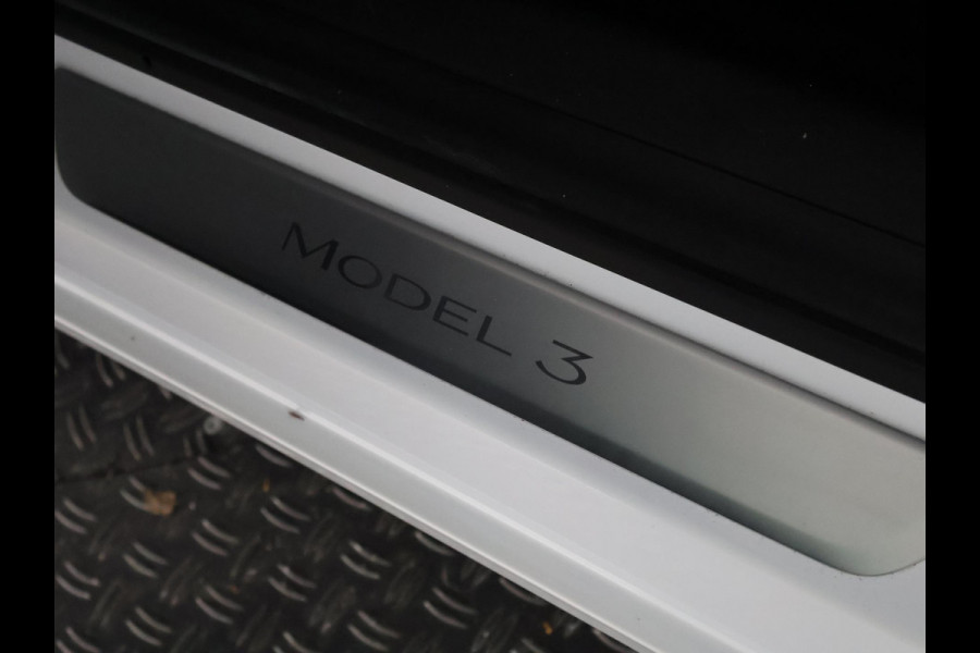 Tesla Model 3 Standard RWD Plus 60 kWh | Navigatie | Panoramadak | Leder |