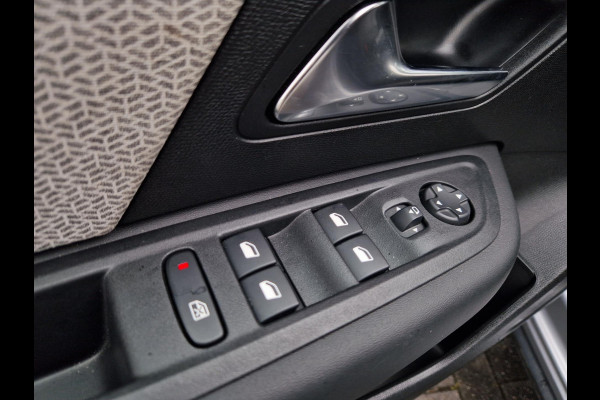 Citroën C4 X 1.2 aut. 130pk/Widescreen/Stoelverwarming